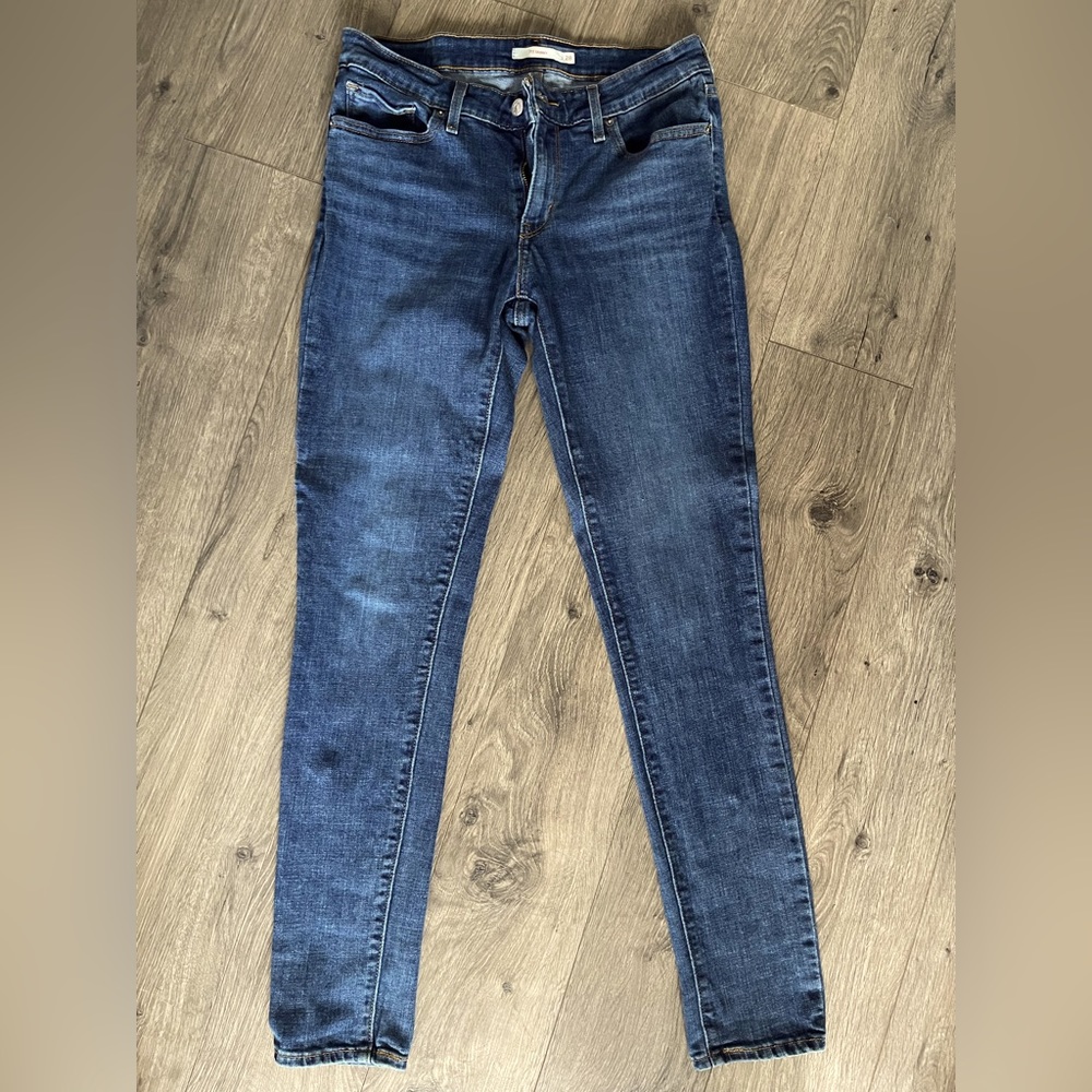 Levi’s 711 skinny size 28.